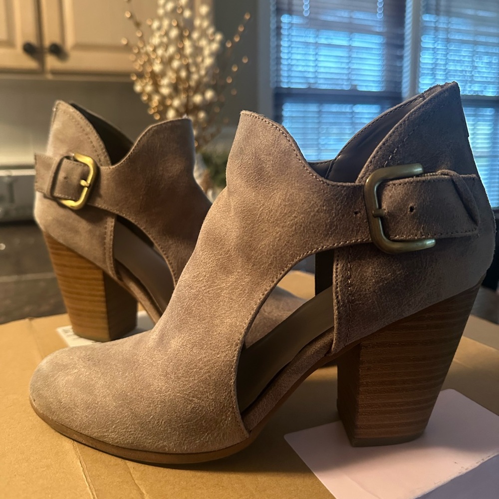 Fergalicious stone color bootie. Size 8 1/2